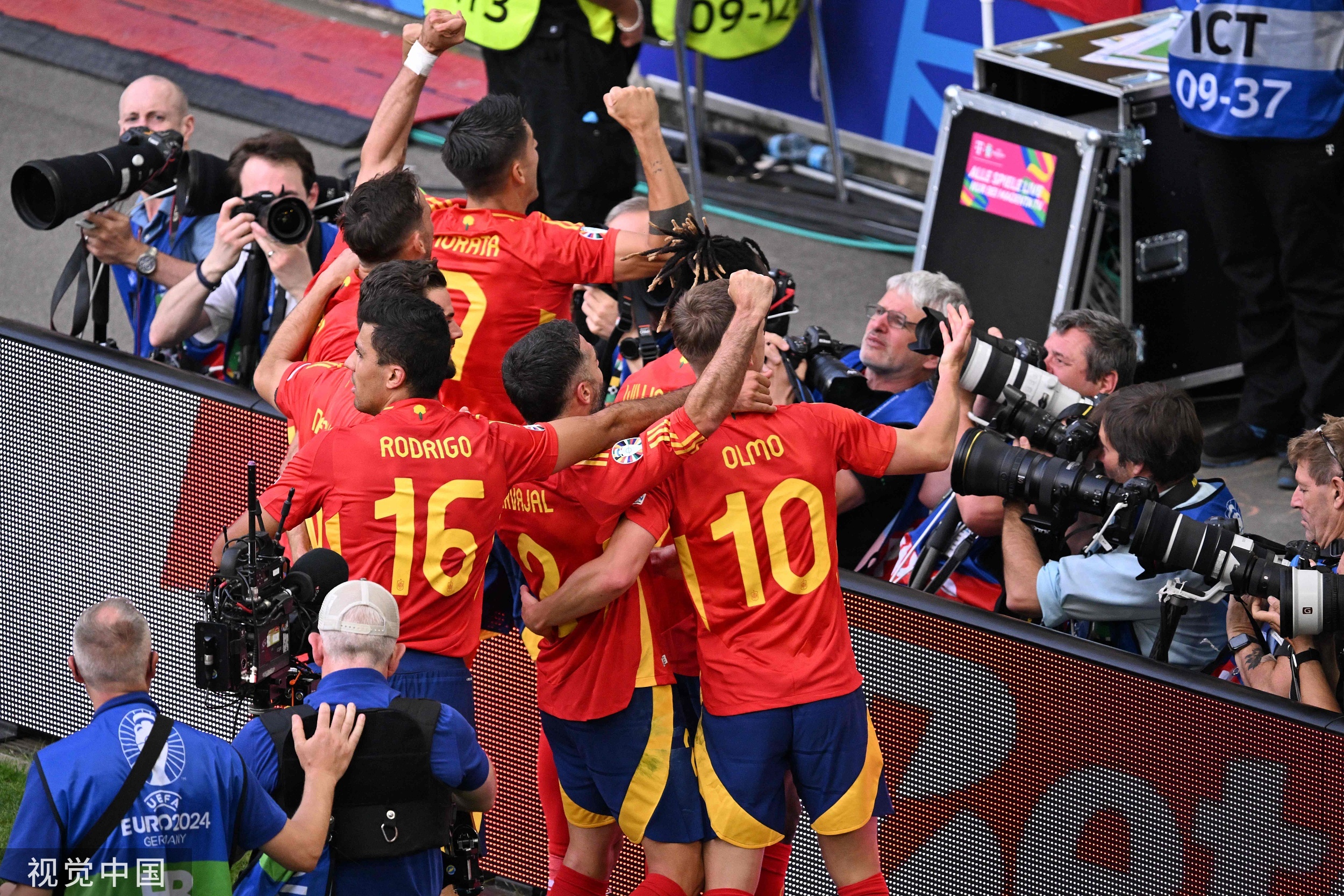 德国队轻取葡萄牙队，马龙统治全场