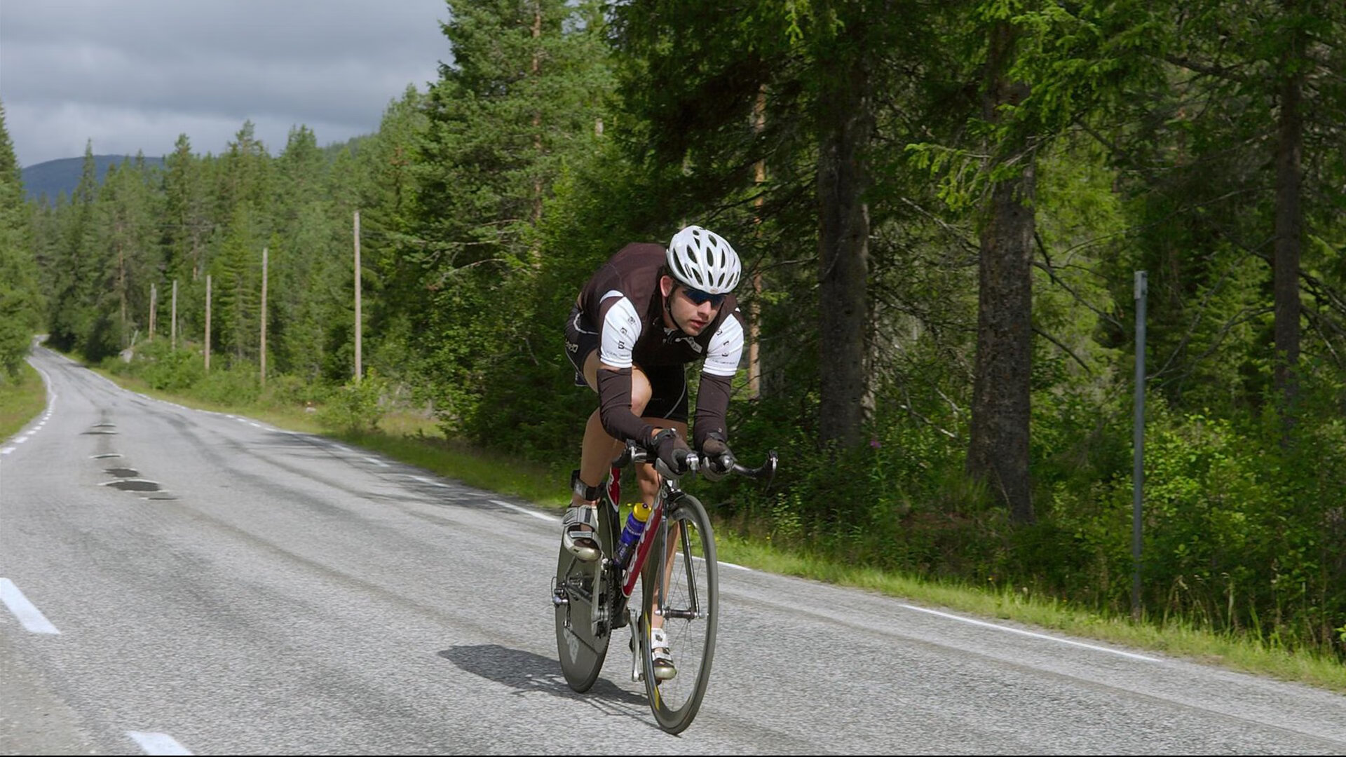 铁腰破局！卡塞米罗欧冠爆发助皇马淘汰巴黎，卡塔尔时代遭遇重挫